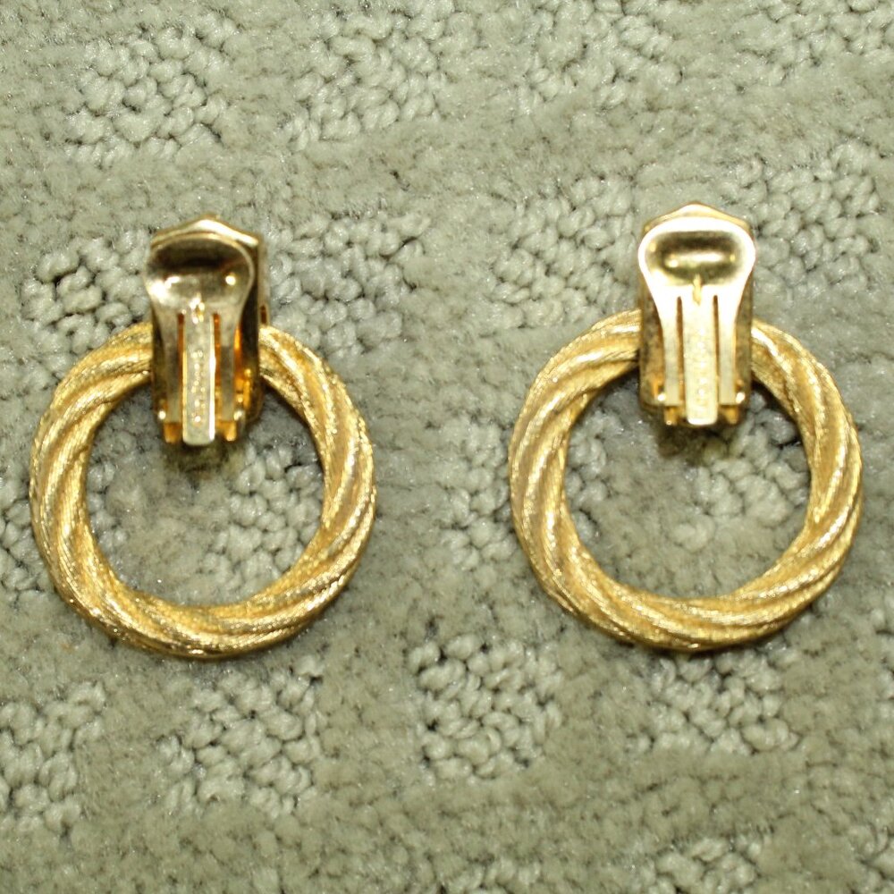 Vintage Christian Dior Gold-Tone Pave Crystals Rope Hoop Knocker Clip On Earring - Picture 2 of 3